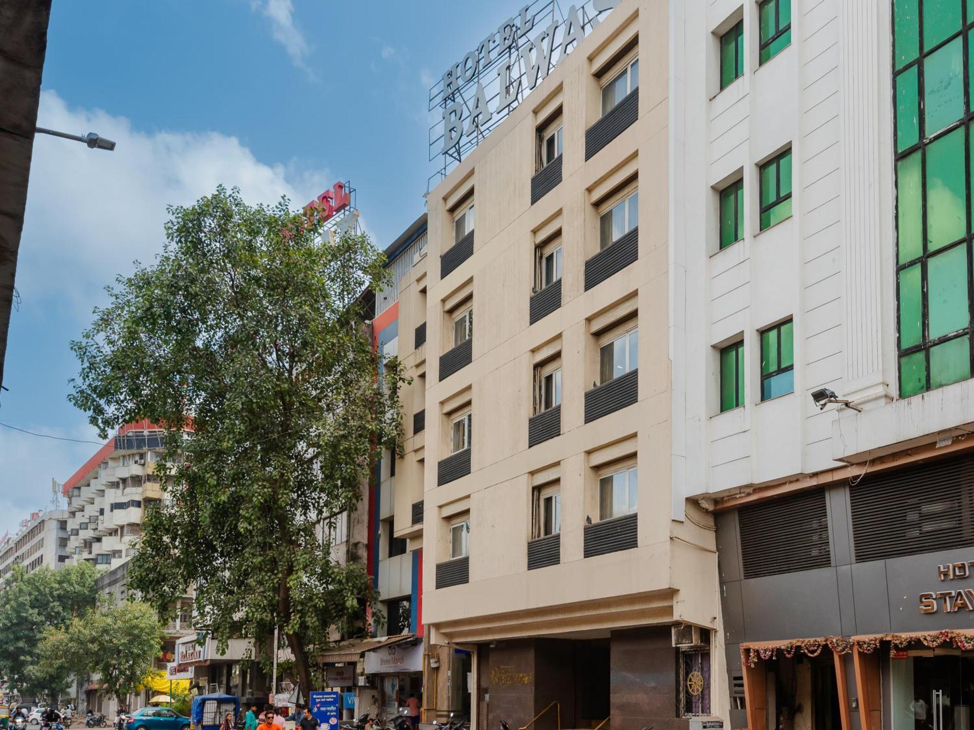 Hotel Balwas Szúrat Kültér fotó