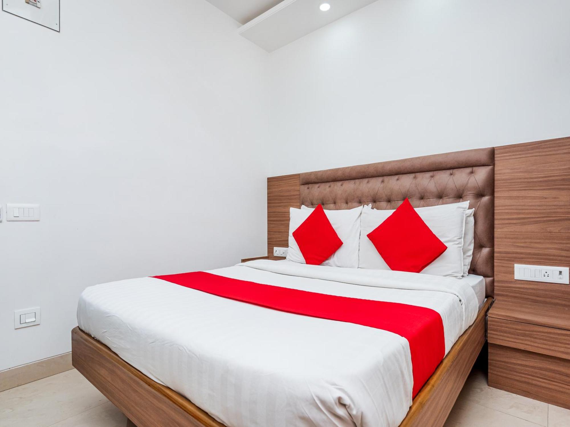 Hotel Balwas Szúrat Kültér fotó